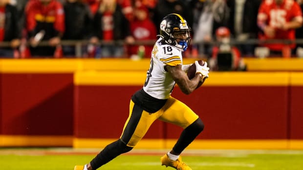 Dec 26, 2021; Kansas City, Missouri, USA; Pittsburgh Steelers wide receiver Diontae Johnson (18) runs the ball against the Kansas City Chiefs during the second half at GEHA Field at Arrowhead Stadium. Mandatory Credit: Jay Biggerstaff-USA TODAY Sports  